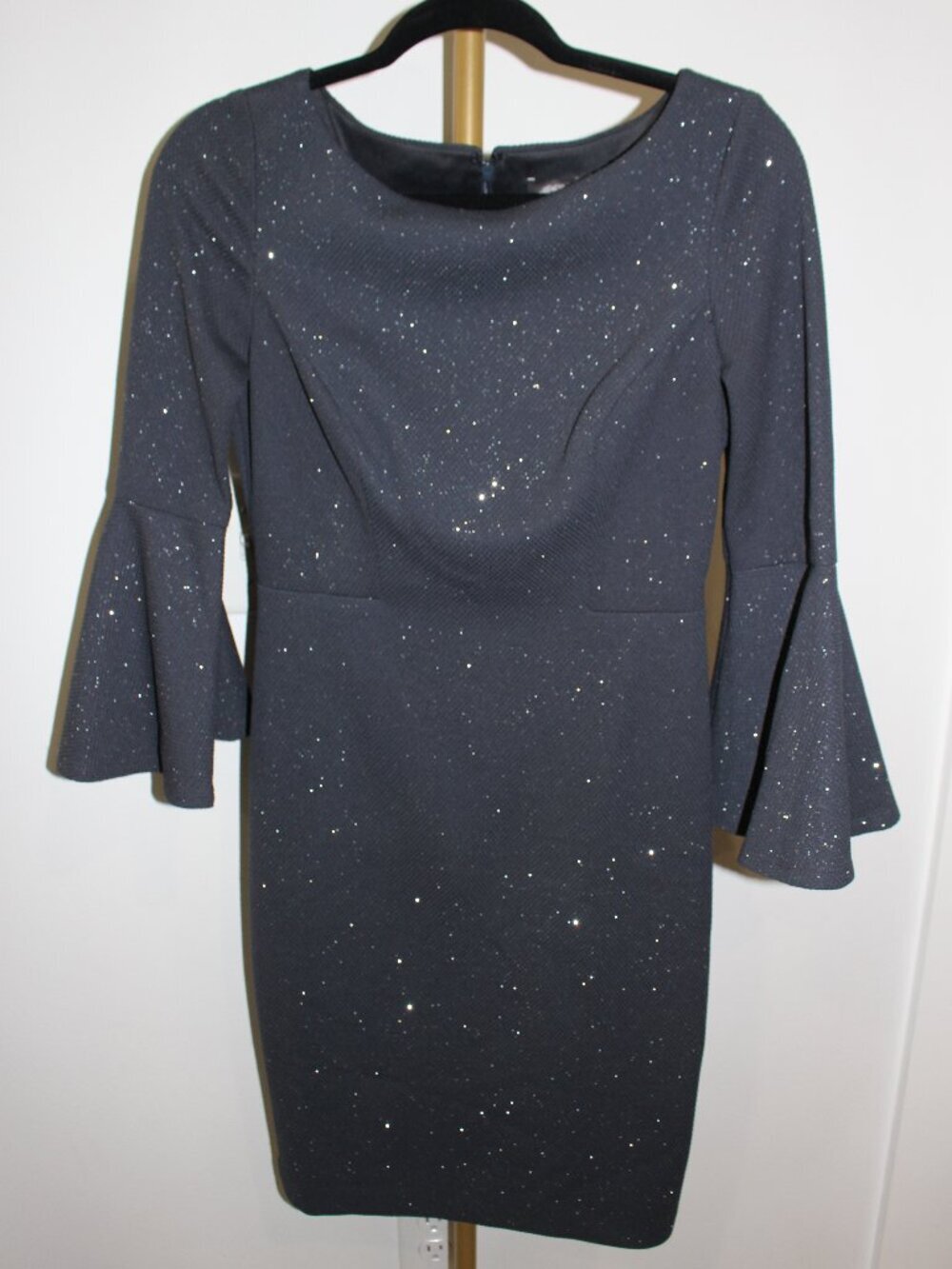 Women's Vince Camuto Sparkly Dress with Flare Sleeves Size 4